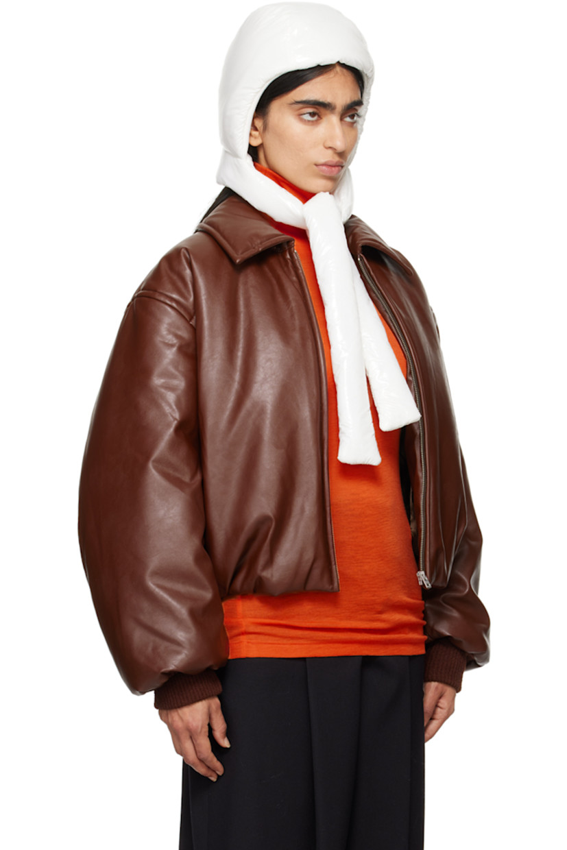 Padded taffeta bonnet in white.

· Self-tie chin strap
· Full cotton jersey lining

Supplier color: White