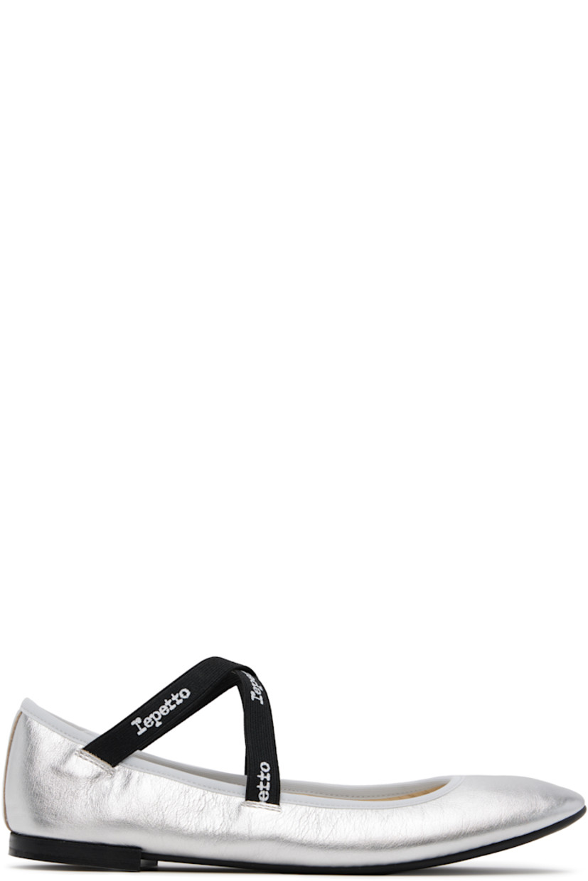 Grained calfskin ballerina flats in silver tone.

· Logo-printed elasticized crisscrossing straps
· Grosgrain trim at collar and heel
· Partial grained lambskin lining 
· Stacked leather heel with rubber injection
· Rubber sole 

Supplier color: Argent
