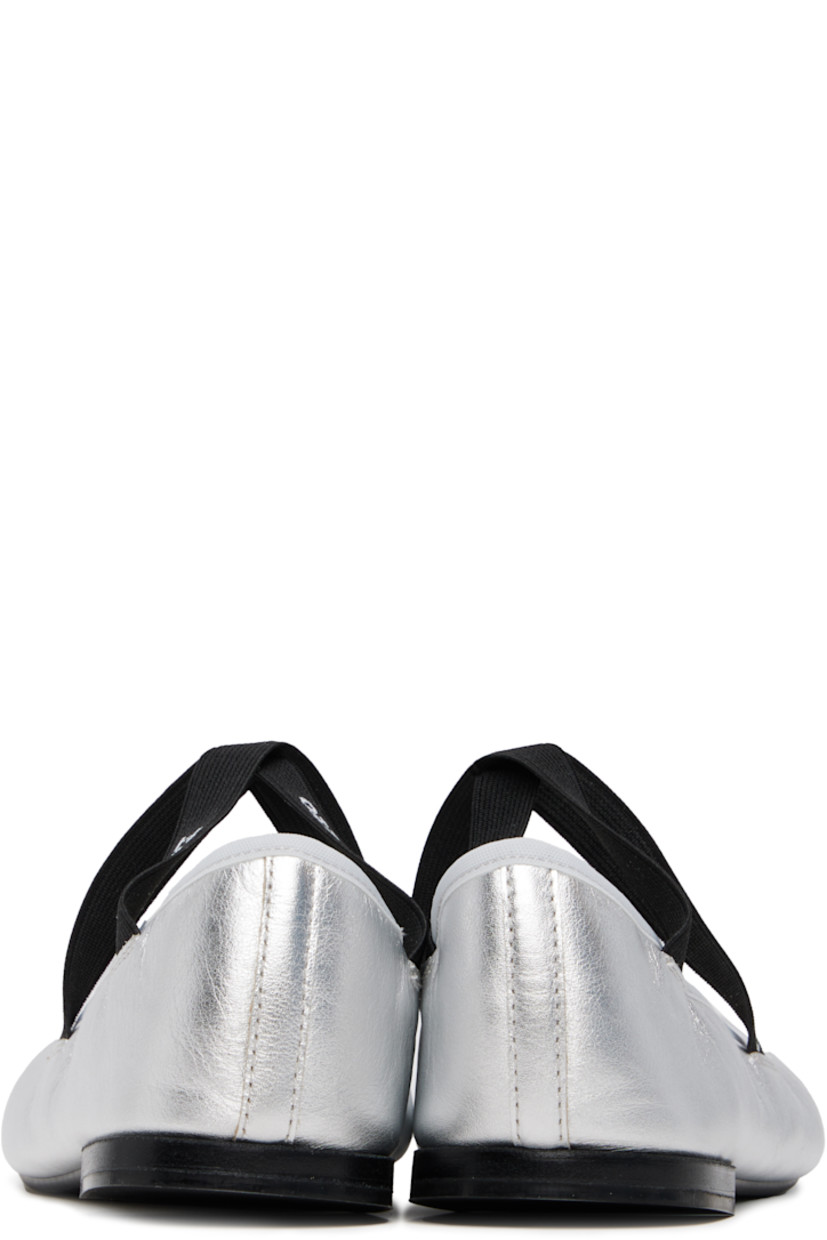 Grained calfskin ballerina flats in silver tone.

· Logo-printed elasticized crisscrossing straps
· Grosgrain trim at collar and heel
· Partial grained lambskin lining 
· Stacked leather heel with rubber injection
· Rubber sole 

Supplier color: Argent
