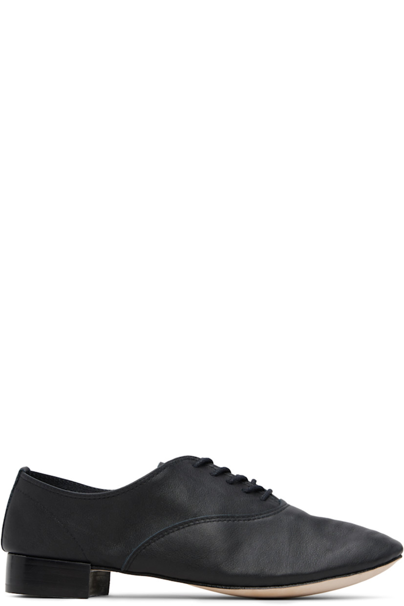 Grained calfskin oxfords in black. 

· Lace-up closure
· Partial suede lining
· Stacked leather heel with rubber injection
· Nubuck sole
· Heel: H1.25"

Supplier color: Noir