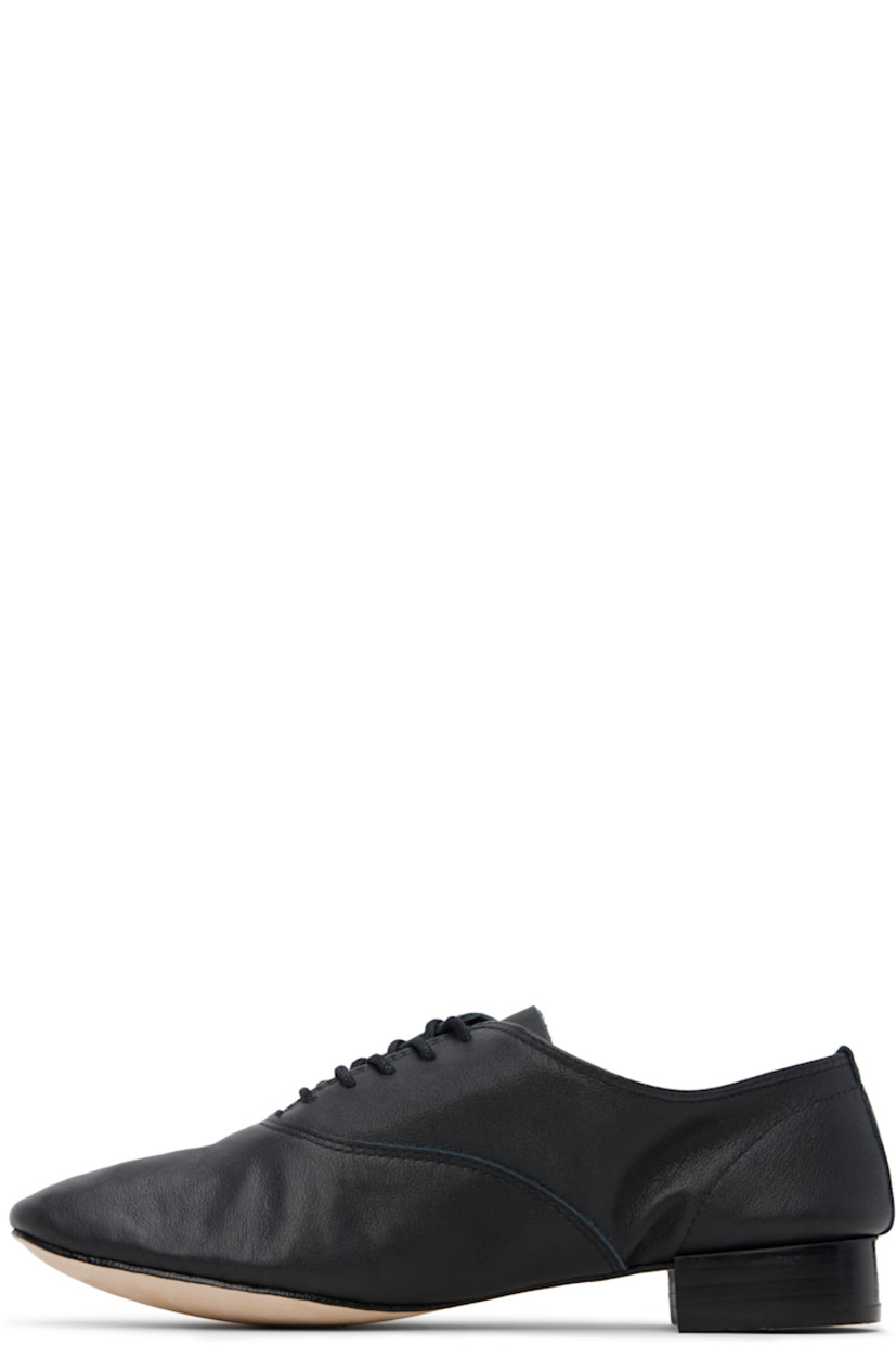 Grained calfskin oxfords in black. 

· Lace-up closure
· Partial suede lining
· Stacked leather heel with rubber injection
· Nubuck sole
· Heel: H1.25"

Supplier color: Noir