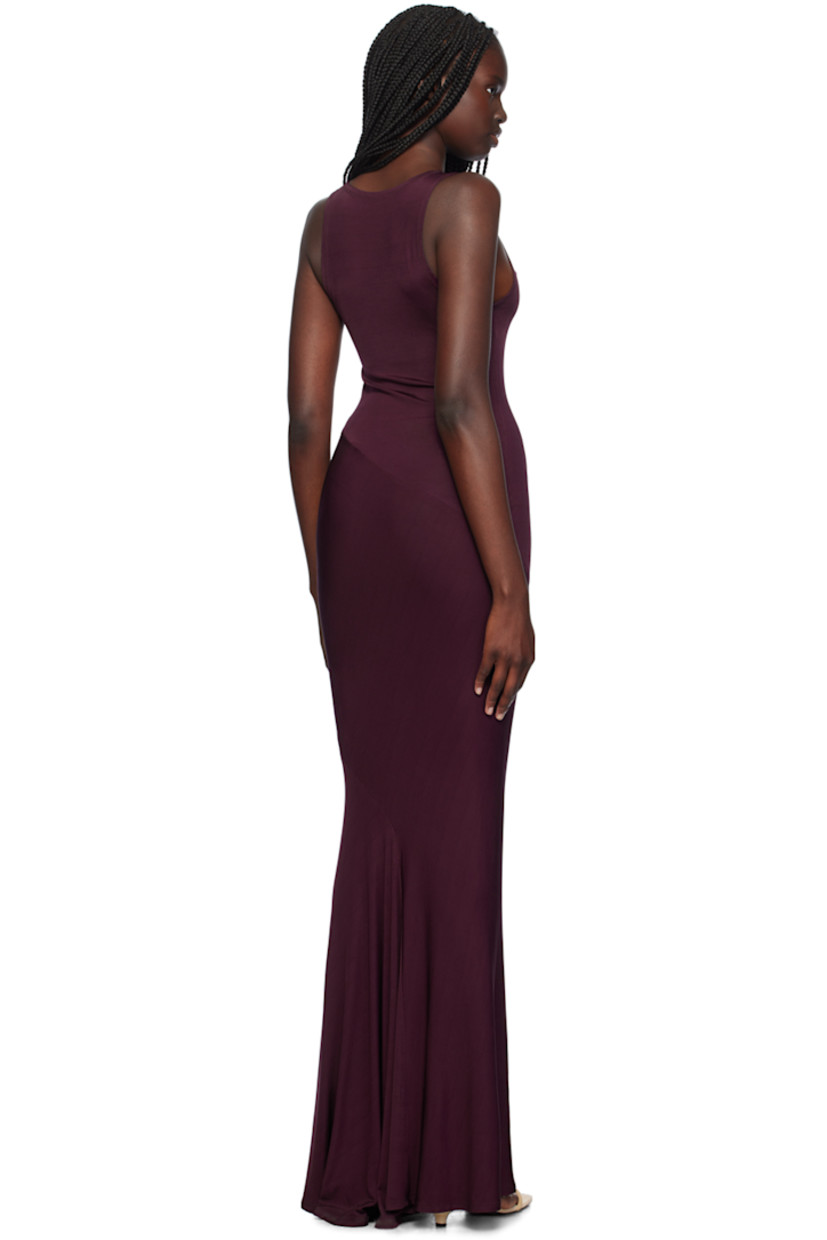 Bias-cut stretch viscose ribbed jersey dress. Crewneck.

Supplier color: Lie de vin