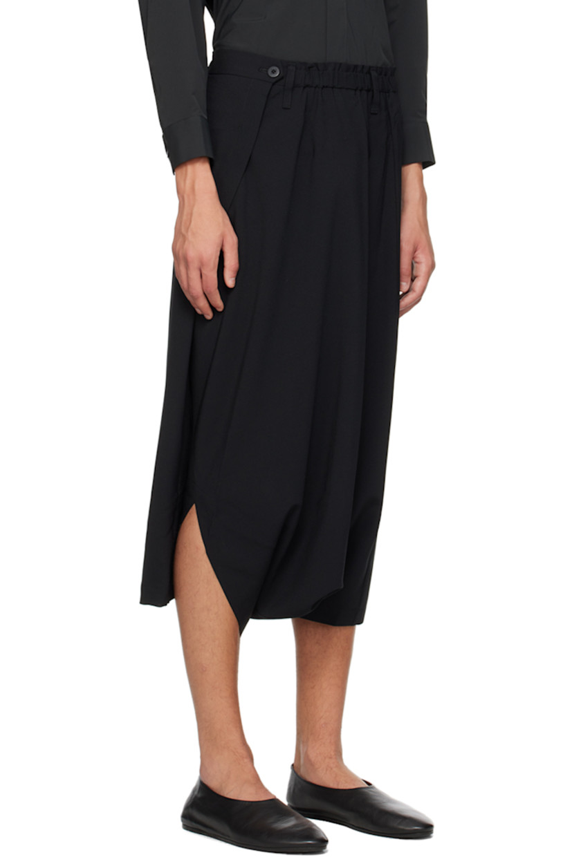 Relaxed-fit and tapered lightweight plain-woven recycled polyester sarouel-style trousers.

· Seamless construction
· Belt loops at partially elasticized waistband
· Three-pocket styling
· Button-fly
· Pleats at front
· Dropped inseam

Supplier color: Black