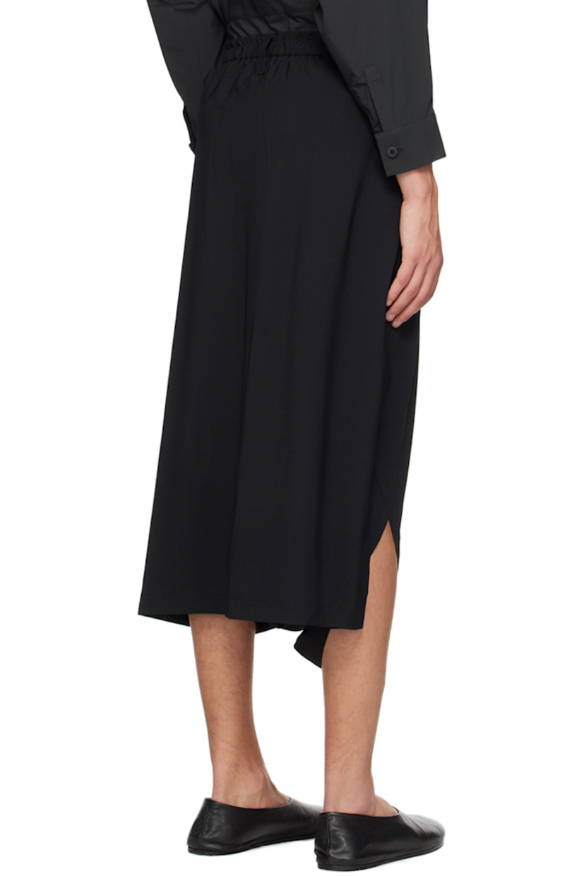 Relaxed-fit and tapered lightweight plain-woven recycled polyester sarouel-style trousers.

· Seamless construction
· Belt loops at partially elasticized waistband
· Three-pocket styling
· Button-fly
· Pleats at front
· Dropped inseam

Supplier color: Black