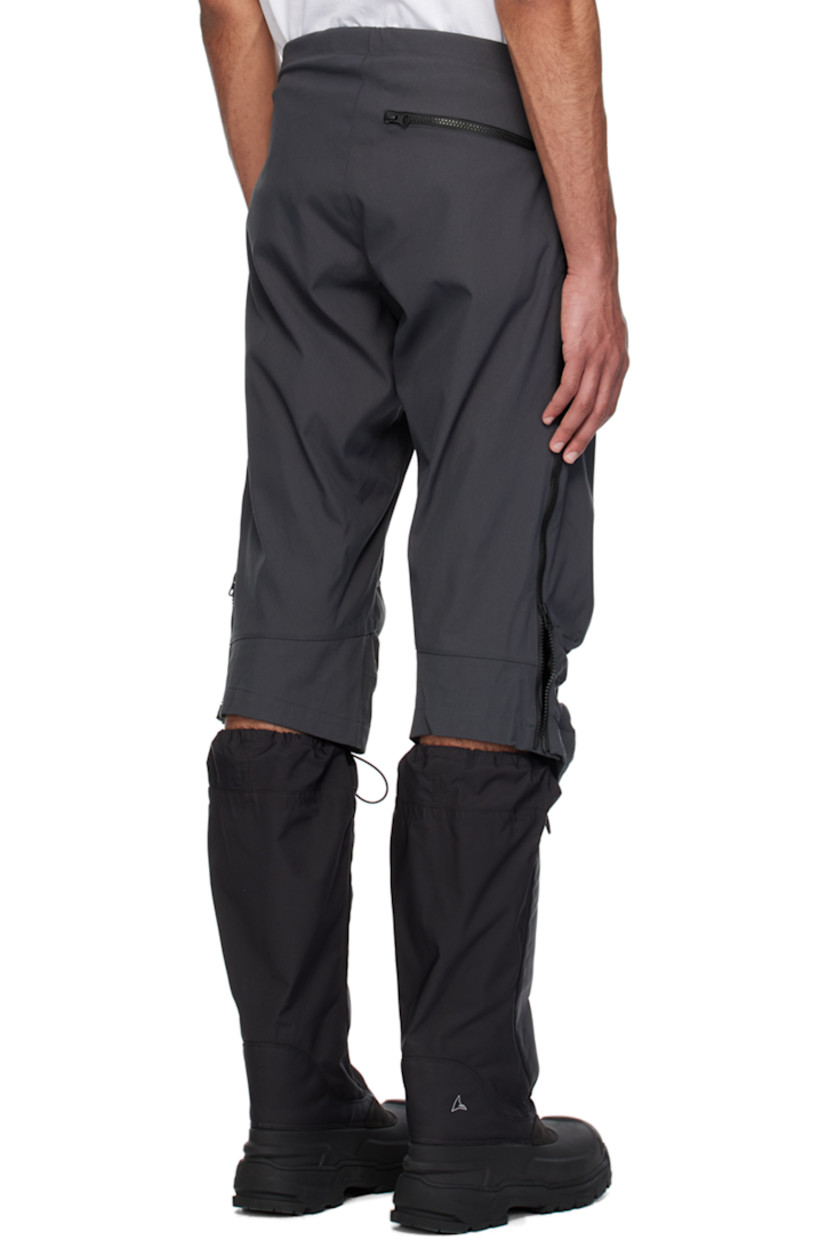 Abrasion-resistant nylon canvas shorts.

· Belt loops and integrated press-release belt at waistband
· Single-pocket styling
· Zip-fly
· Concealed press-stud fastening and tucks at cuffs
· Two-way zip vent at outseams

Supplier color: Convoy grey