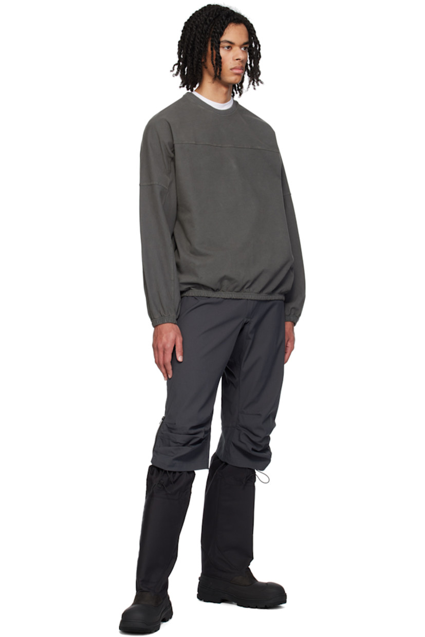Abrasion-resistant nylon canvas shorts.

· Belt loops and integrated press-release belt at waistband
· Single-pocket styling
· Zip-fly
· Concealed press-stud fastening and tucks at cuffs
· Two-way zip vent at outseams

Supplier color: Convoy grey