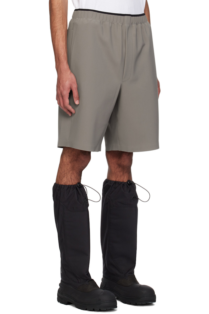 Stretch SENSITIVE® nylon bonded jersey shorts. 

· Elasticized waistband
· Three-pocket styling
· Mock-fly 
· Taped seams at interior

Supplier color: Tortura