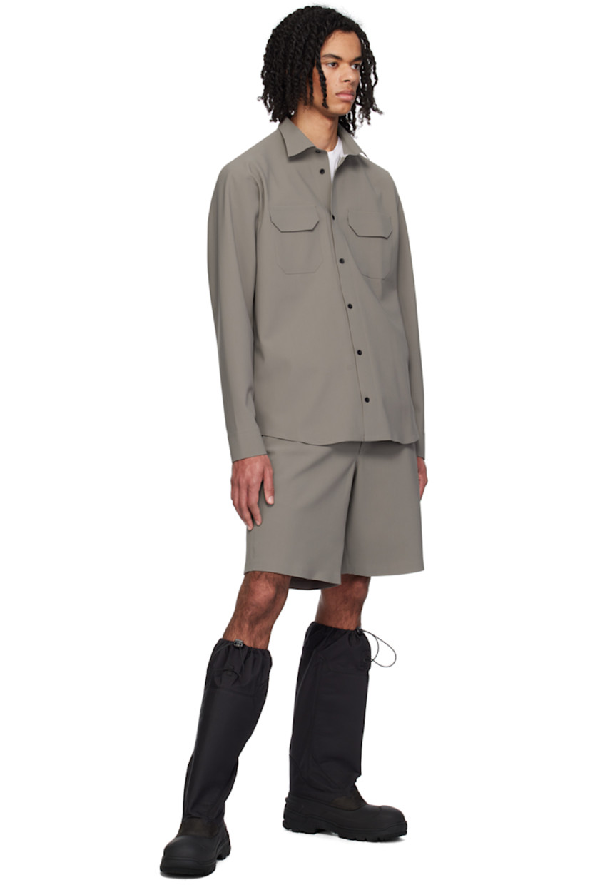 Stretch SENSITIVE® nylon bonded jersey shorts. 

· Elasticized waistband
· Three-pocket styling
· Mock-fly 
· Taped seams at interior

Supplier color: Tortura