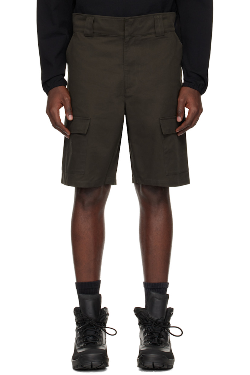 Straight-leg cotton twill shorts.

· Belt loops
· Three-pocket styling
· Zip-fly
· Flap pocket at outseams
· Darts at back

Supplier color: Soil brown