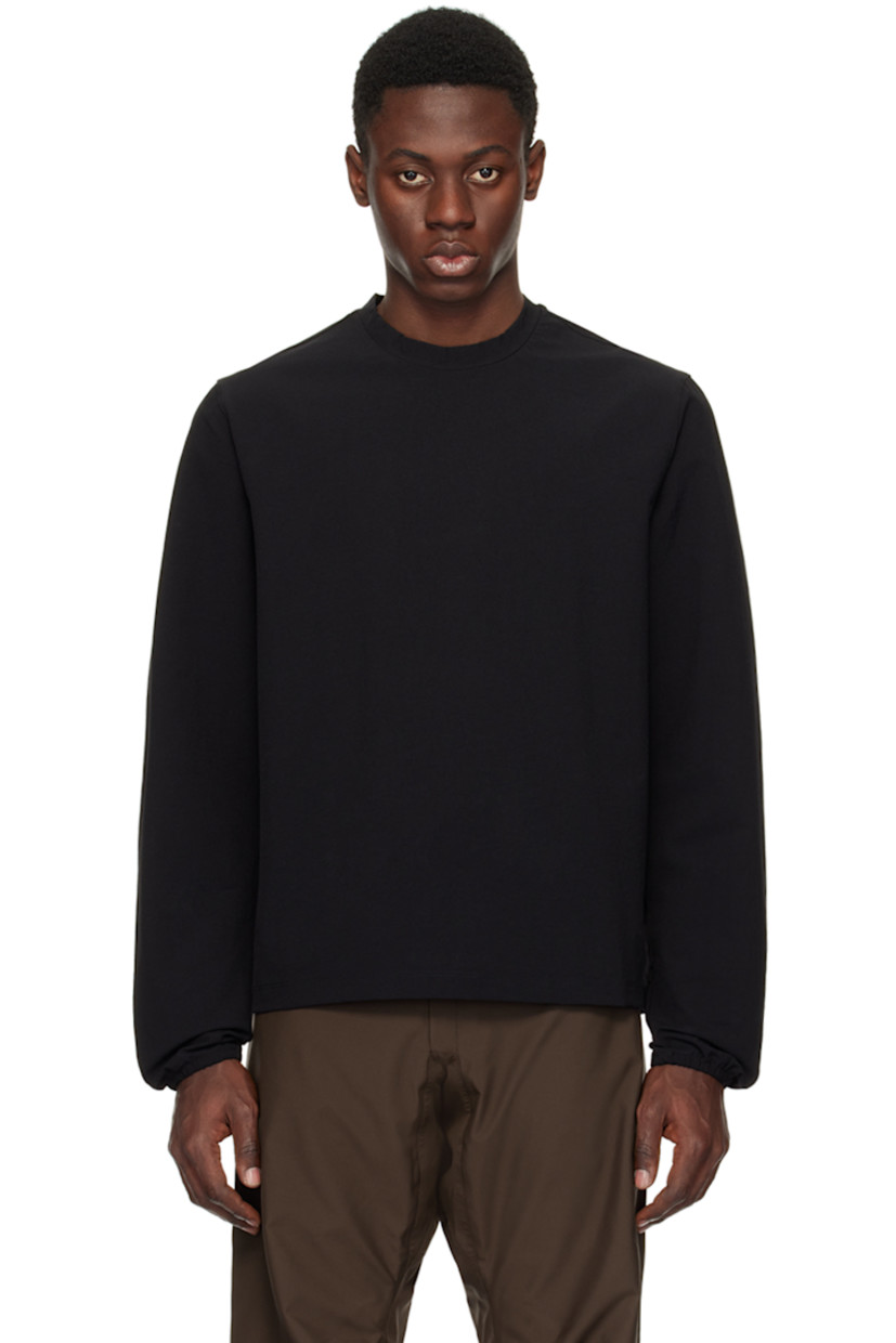 IBQ® Dynamic stretch nylon taffeta sweatshirt.

· Crewneck
· Logo flag at side seam
· Ruching at sleeves
· Elasticized cuffs

Supplier color: Black