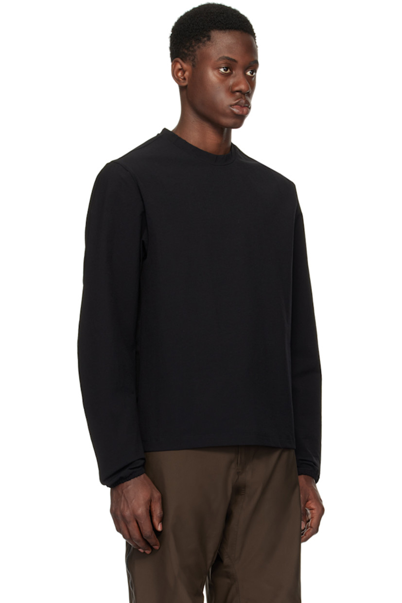 IBQ® Dynamic stretch nylon taffeta sweatshirt.

· Crewneck
· Logo flag at side seam
· Ruching at sleeves
· Elasticized cuffs

Supplier color: Black