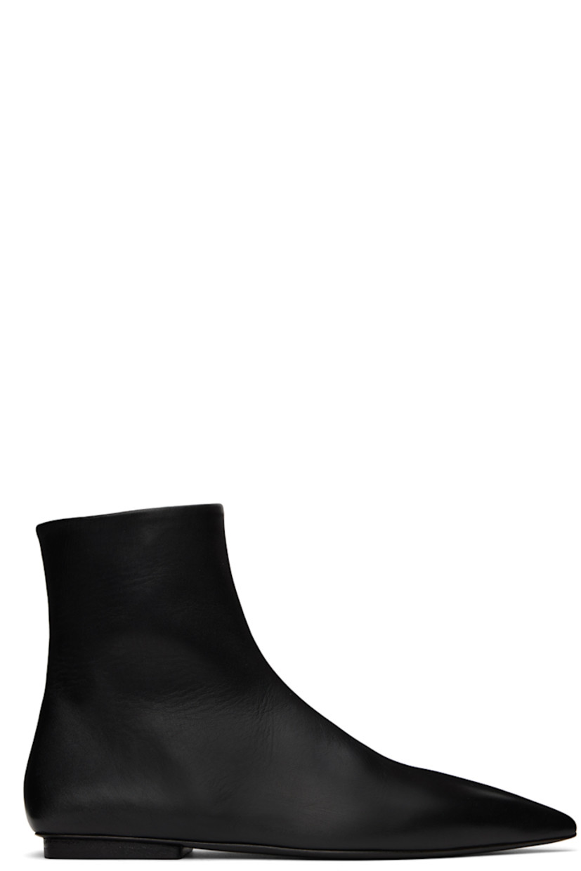Ankle-high grained leather boots in black.

· Pointed toe
· Zip closure at inner side
· Heel with rubber injection
· Leather sole

Supplier color: Black