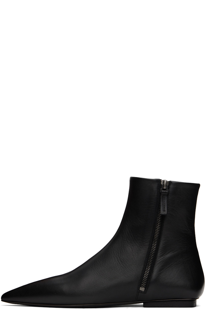 Ankle-high grained leather boots in black.

· Pointed toe
· Zip closure at inner side
· Heel with rubber injection
· Leather sole

Supplier color: Black