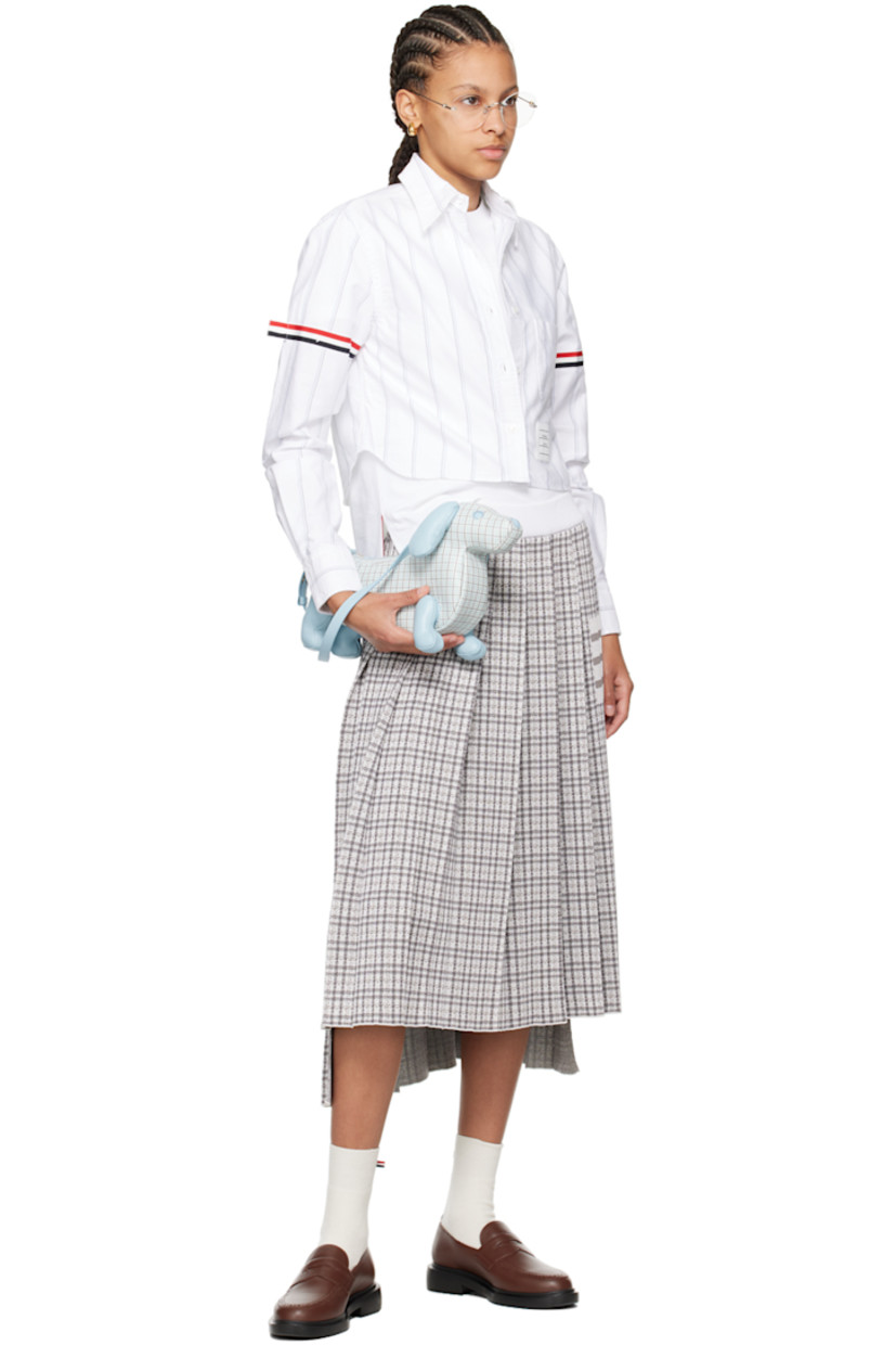 Stretch cotton jersey T-shirt. 

· Rib knit crewneck
· Floral graphic printed at chest 
· Logo patch at front hem
· Droptail hem 
· Vented side seams
· Tricolor grosgrain flag at back collar

Supplier color: White