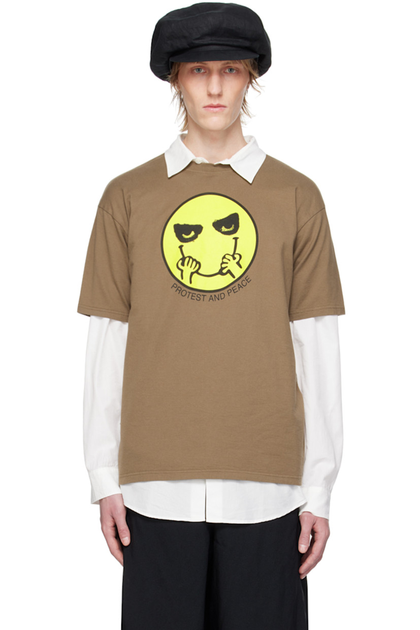 Cotton jersey T-shirt.

· Rib knit crewneck
· Graphic and text printed at front
· Dropped shoulders

Supplier color: Gray beige