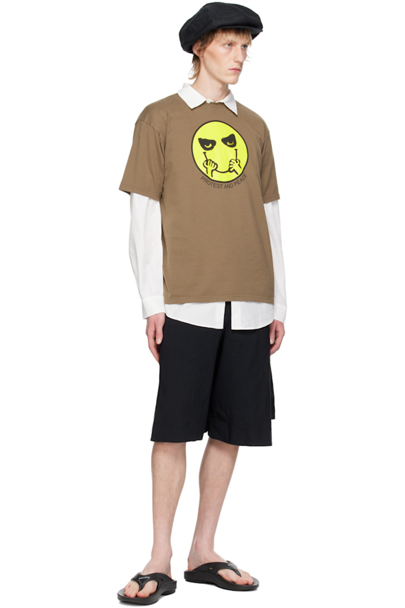 Cotton jersey T-shirt.

· Rib knit crewneck
· Graphic and text printed at front
· Dropped shoulders

Supplier color: Gray beige