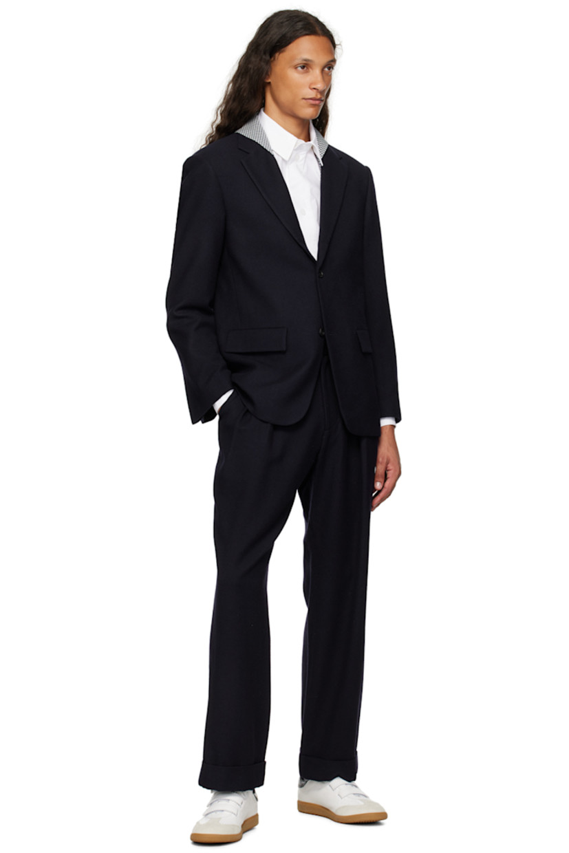 Cotton poplin shirt.

· Spread collar
· Button closure
· Shirttail hem
· Two-button barrel cuffs

Supplier color: Bianco