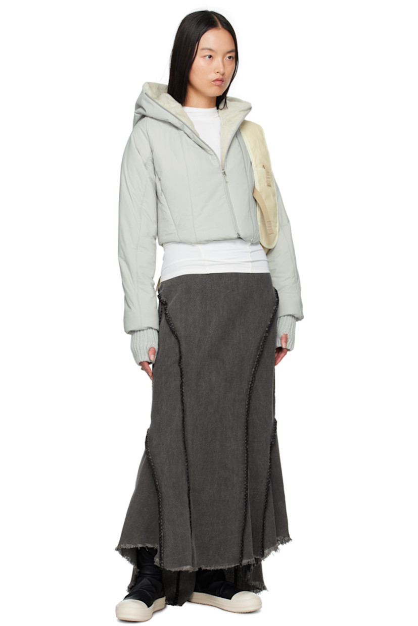 Insulated polyester taffeta jacket. Pair of knit wool gloves included.

· Offset zip closure
· Zip pockets
· Cropped hem
· Thumbhole at rib knit cuffs
· Sherpa fleece lining
 
Supplier color: French grey