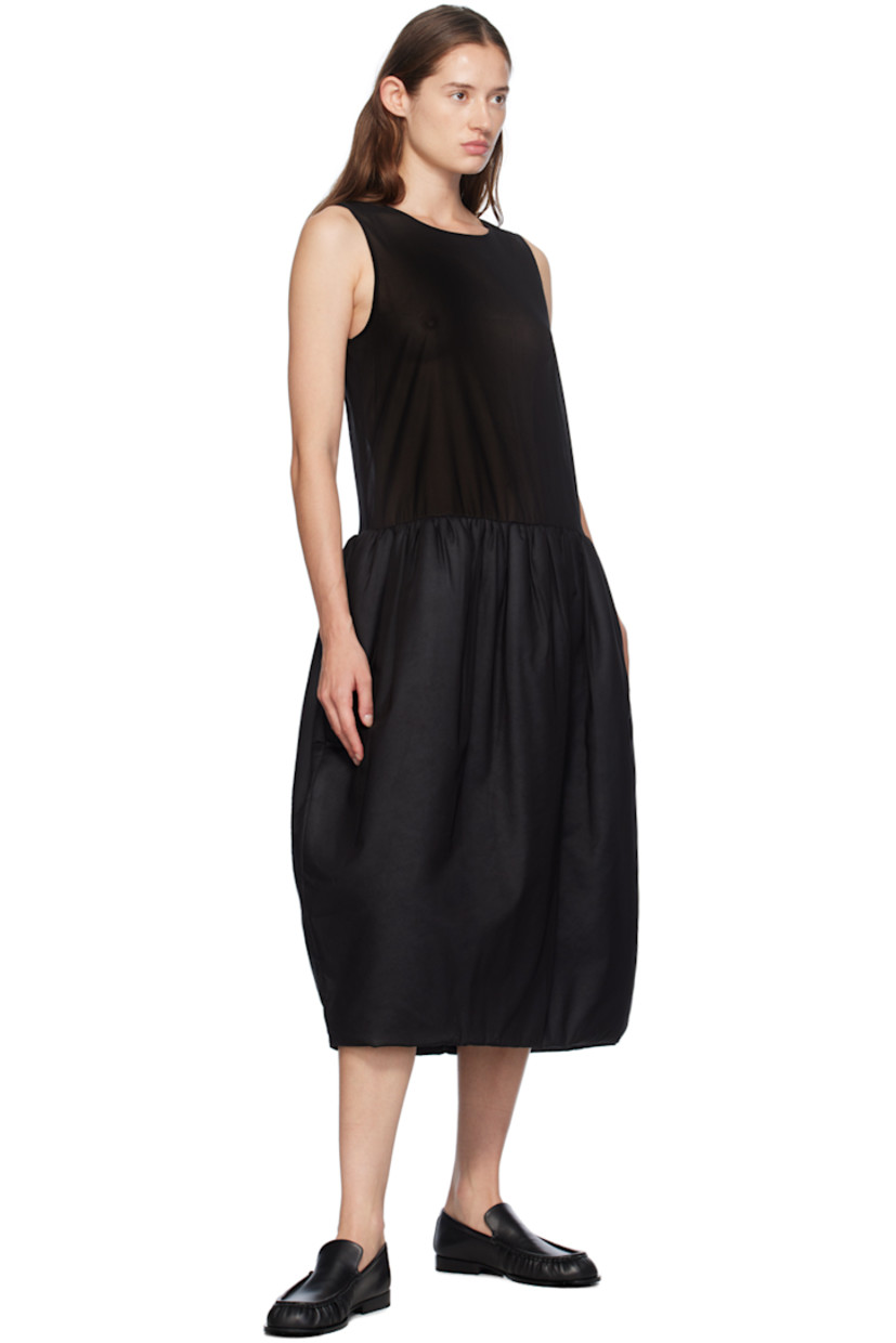 Sheer cotton muslin dress.

· Round neck
· Gathering at waist
· Padded skirt
· Welt pockets
· Zip closure at back
· Partial satin lining

Supplier color: Black