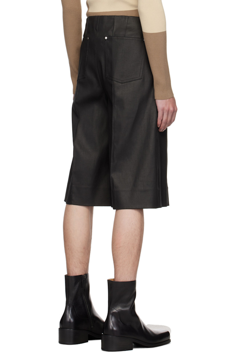 Oversized coated stretch denim shorts. Rivets throughout.

· Belt loops
· Four-pocket styling
· Zip-fly
· Pinched seams at legs

Supplier color: Black