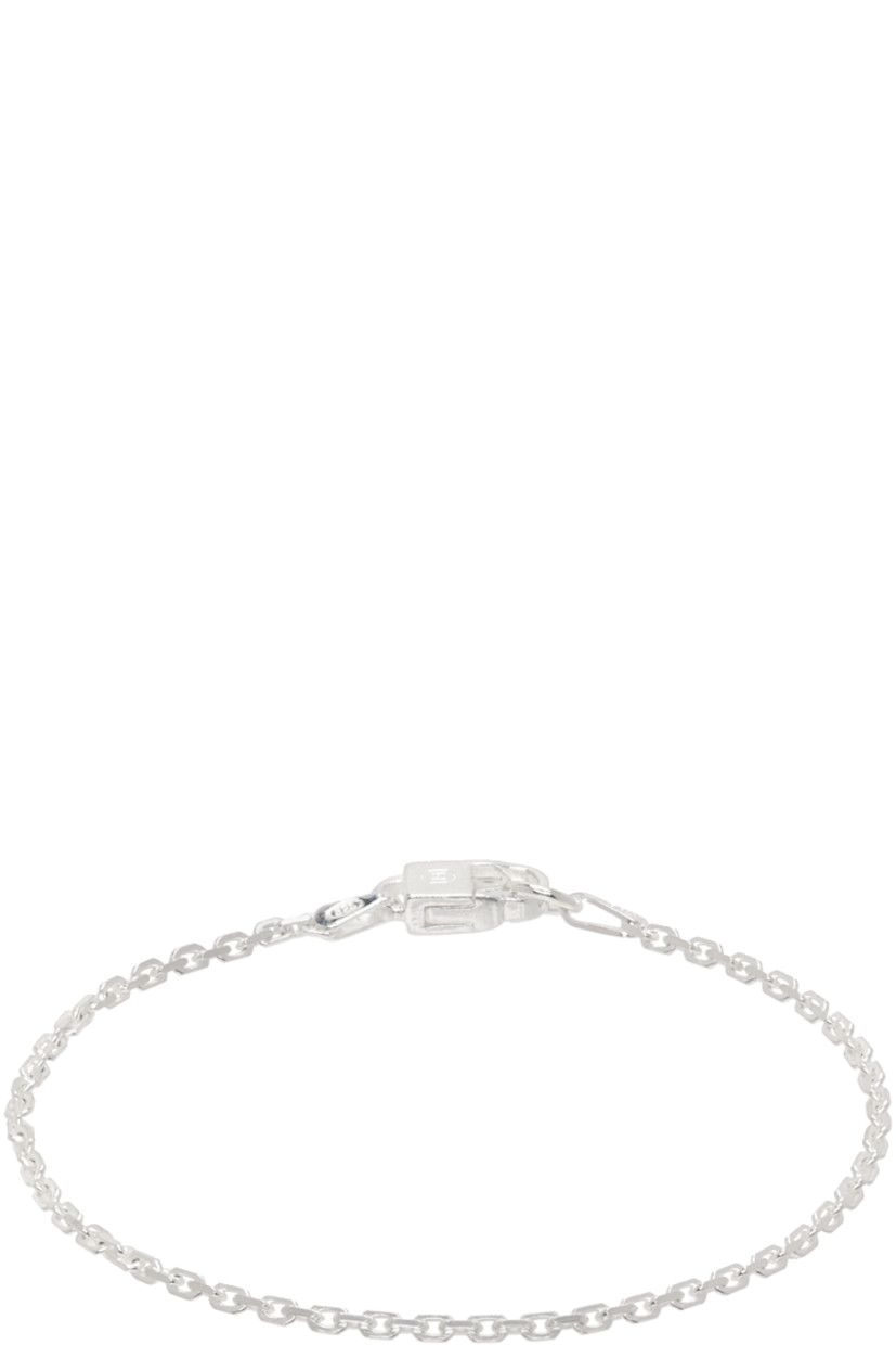 Cable chain bracelet in sterling silver.

· Logo-engraved lobster-clasp fastening
· Anti-tarnish coating
· Includes polishing cloth

Supplier color: Silver