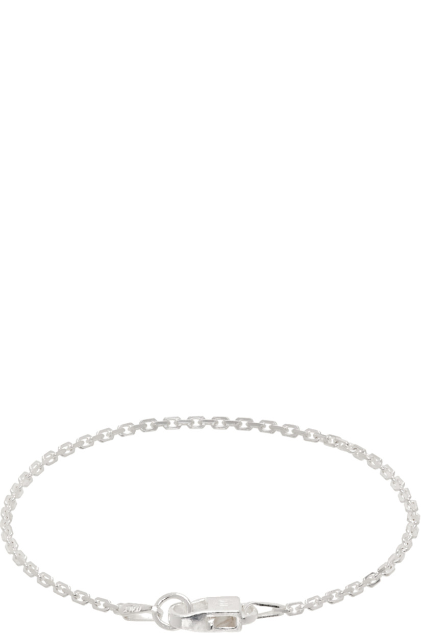 Cable chain bracelet in sterling silver.

· Logo-engraved lobster-clasp fastening
· Anti-tarnish coating
· Includes polishing cloth

Supplier color: Silver