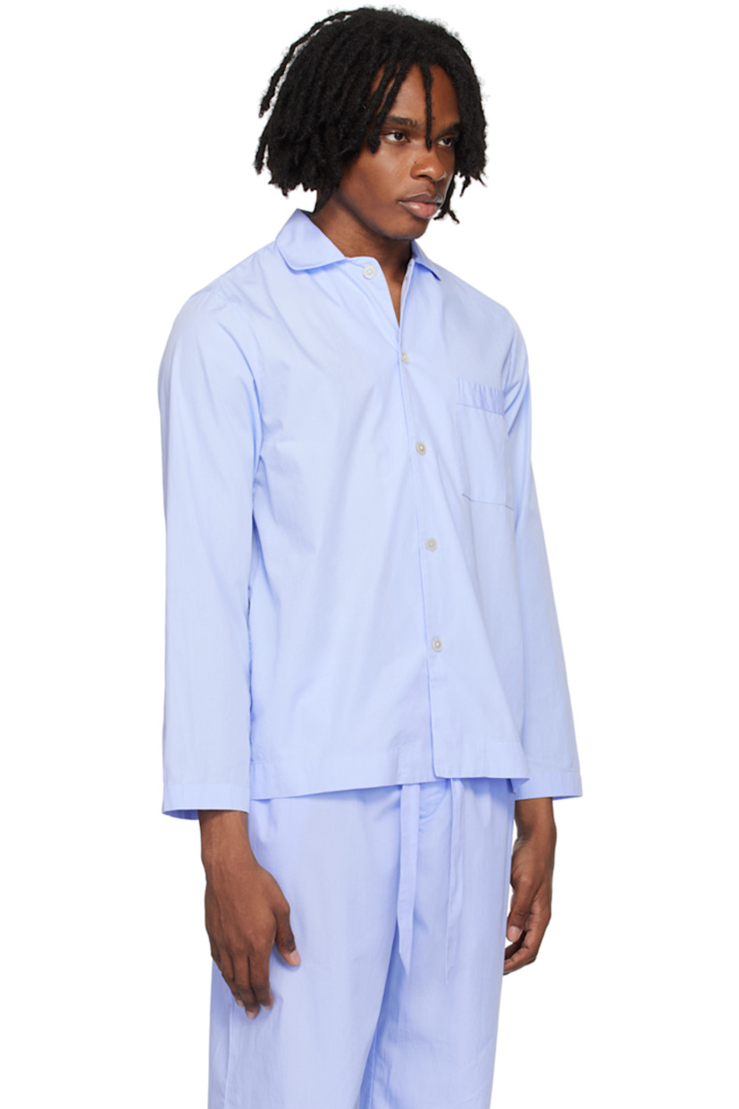 Stonewashed lightweight Oeko-Tex® Standard 100-certified organic cotton poplin pyjama shirt. 

· Spread collar
· Button closure
· Patch pocket
· Logo flag at side seam
· Dropped shoulders
· Mother-of-pearl hardware

Supplier color: Shirt blue
