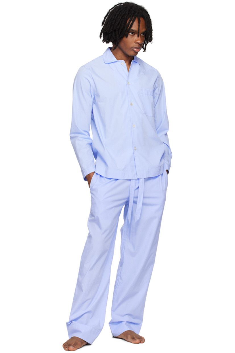 Stonewashed lightweight Oeko-Tex® Standard 100-certified organic cotton poplin pyjama shirt. 

· Spread collar
· Button closure
· Patch pocket
· Logo flag at side seam
· Dropped shoulders
· Mother-of-pearl hardware

Supplier color: Shirt blue
