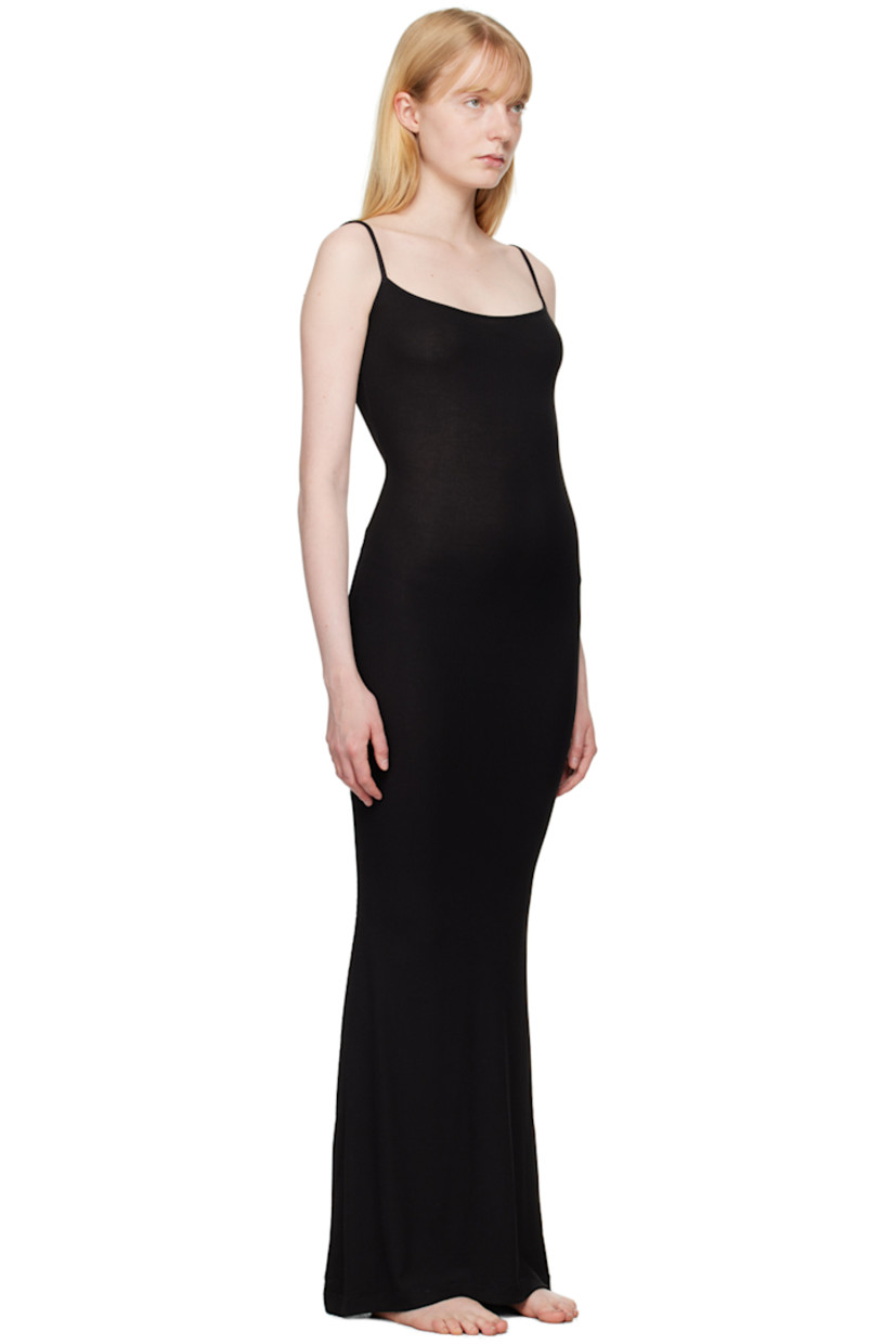 Breathable stretch modal ribbed jersey dress.

· Scoop neck
· Adjustable spaghetti straps
· Logo patch at back collar
· Unlined

Supplier color: Onyx