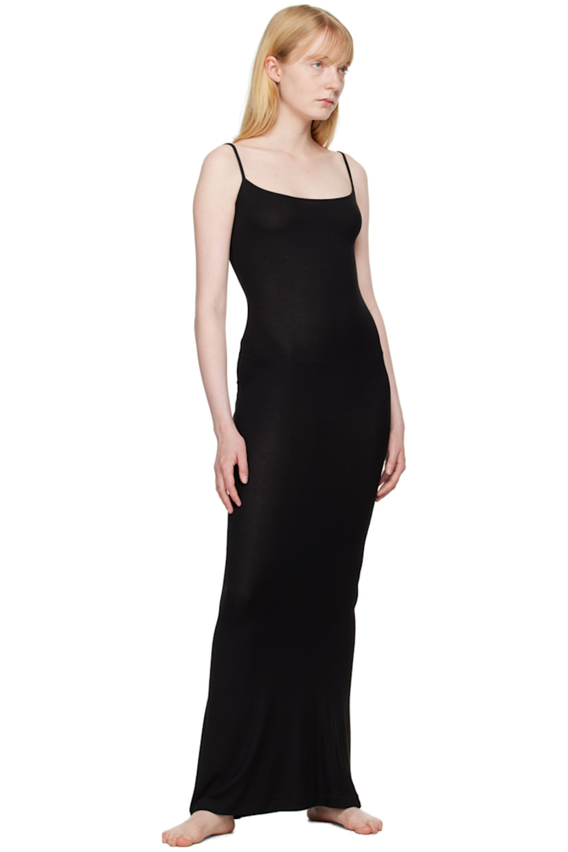 Breathable stretch modal ribbed jersey dress.

· Scoop neck
· Adjustable spaghetti straps
· Logo patch at back collar
· Unlined

Supplier color: Onyx