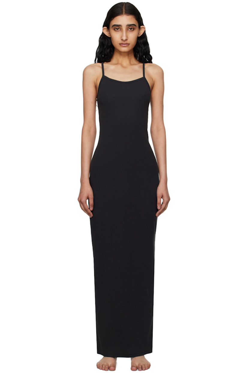 Breathable stretch cotton ribbed jersey dress.

· Rib knit trim at scoop neck and armscyes
· Spaghetti straps
· Logo patch at back collar
· Racer back
· Central slit at back hem

Supplier color: Soot