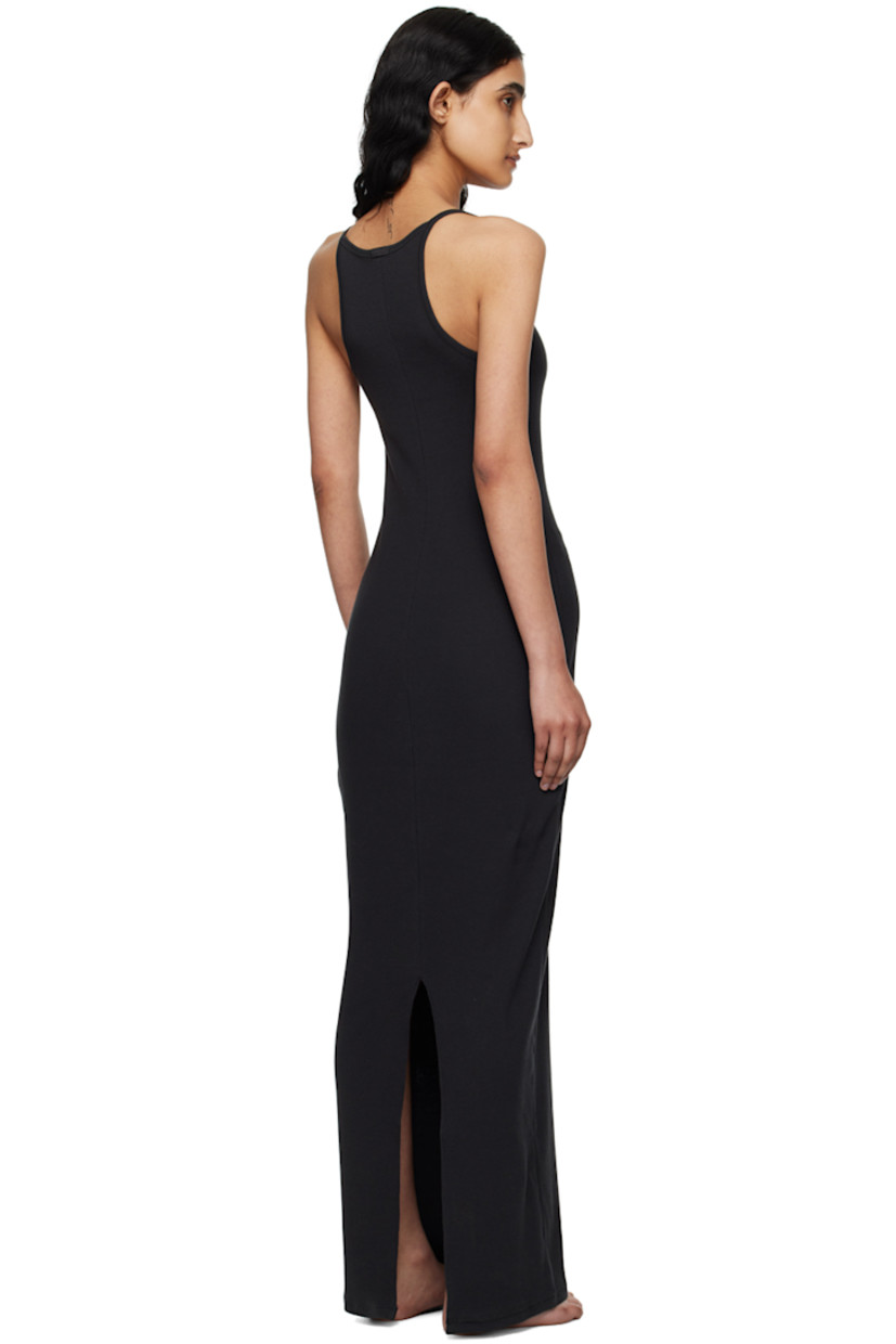 Breathable stretch cotton ribbed jersey dress.

· Rib knit trim at scoop neck and armscyes
· Spaghetti straps
· Logo patch at back collar
· Racer back
· Central slit at back hem

Supplier color: Soot