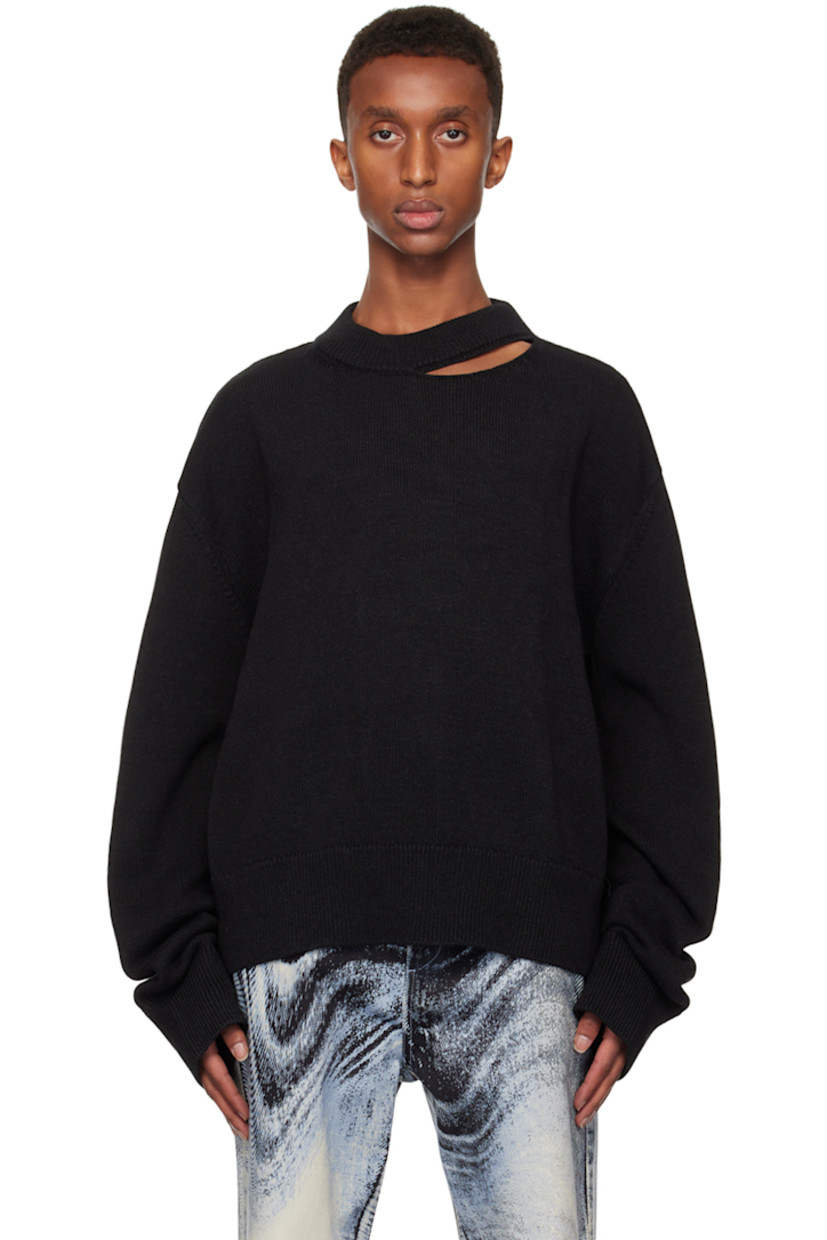 Boxy-fit knit cotton sweater.

· Rib knit crewneck, hem, and cuffs
· Slit at collar

Supplier color: Black