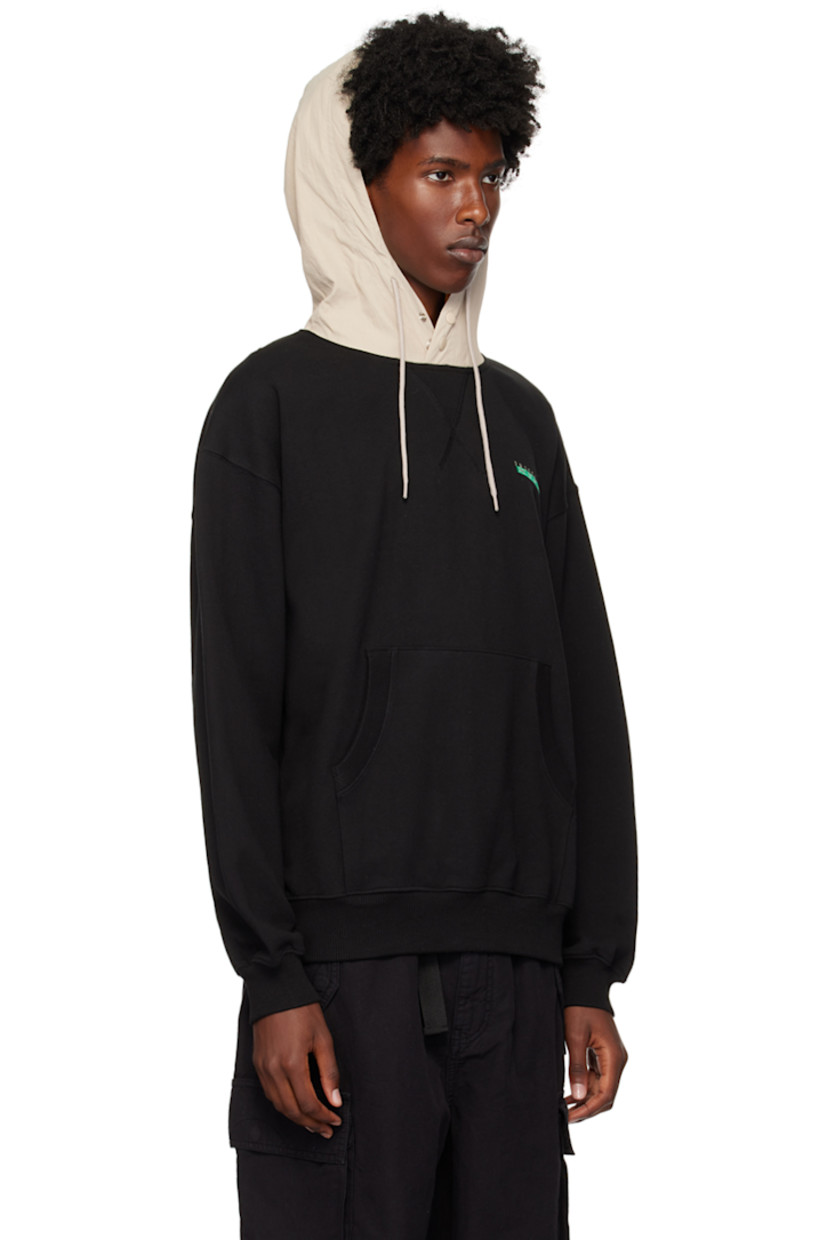 French terry hoodie.

· Drawstring and press-stud fastening at taffeta hood
· Logo embroidered at chest
· Kangaroo pocket
· Rib knit hem and cuffs
· Dropped shoulders

Supplier color: Black/Beige