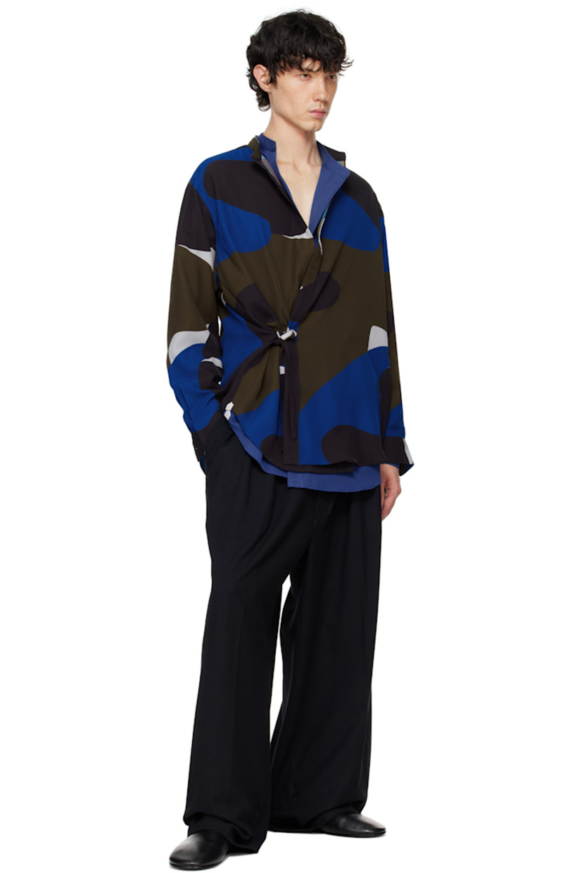Polyester twill shirt. Graphic pattern printed throughout.

· Band collar
· Self-tie closure
· Shirttail hem
· Logo patch at side seams
· Single-button barrel cuffs
· Locker loop and box pleat at back yoke

Supplier color: Pattern