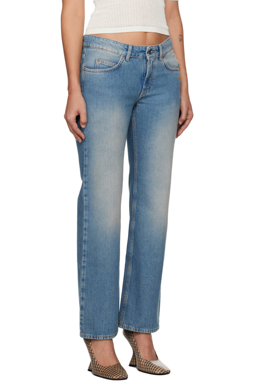 Non-stretch denim jeans. Fading throughout.

· Belt loops
· Five-pocket styling
· Zip-fly
· Logo embroidered at front
· Logo patch at back waistband

Supplier color: Bleach