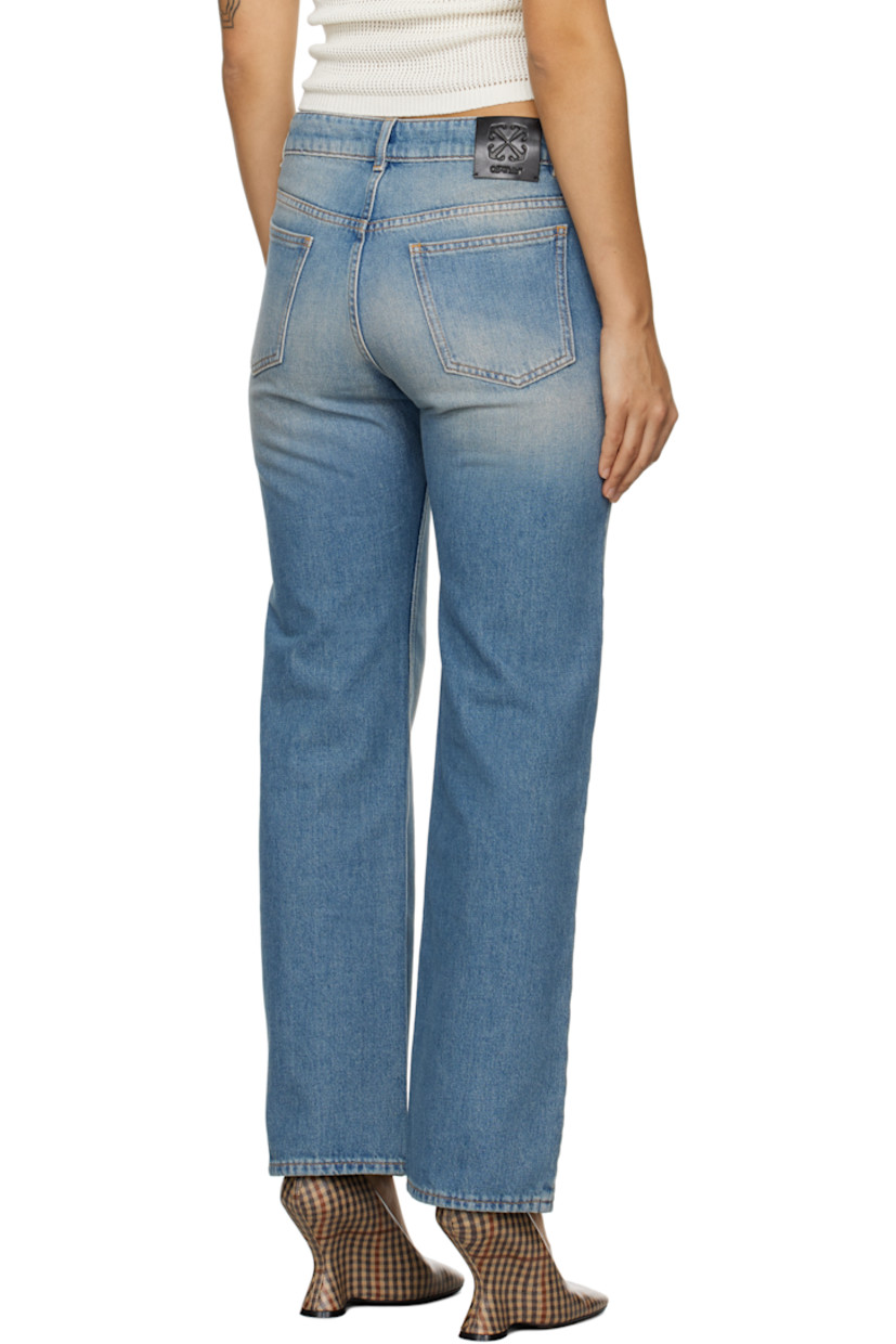 Non-stretch denim jeans. Fading throughout.

· Belt loops
· Five-pocket styling
· Zip-fly
· Logo embroidered at front
· Logo patch at back waistband

Supplier color: Bleach