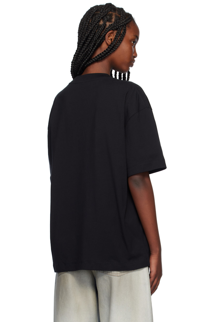 Organic cotton jersey T-shirt.

· Rib-knit crewneck
· Logo graphic printed at front
· Dropped shoulders

Supplier color: Black
