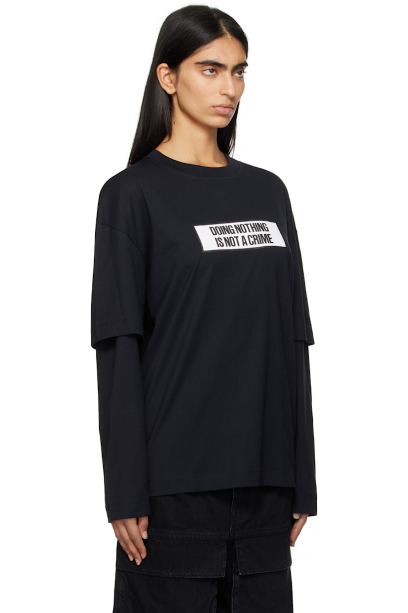 Organic cotton jersey T-shirt.

· Layered construction
· Rib-knit crewneck
· Text printed at chest
· Logo embroidered at hem 
· Dropped shoulders

Supplier color: Black