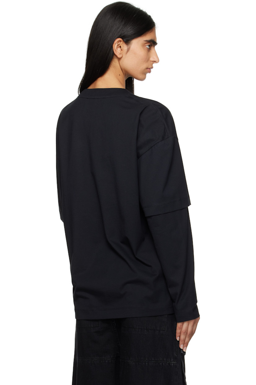 Organic cotton jersey T-shirt.

· Layered construction
· Rib-knit crewneck
· Text printed at chest
· Logo embroidered at hem 
· Dropped shoulders

Supplier color: Black