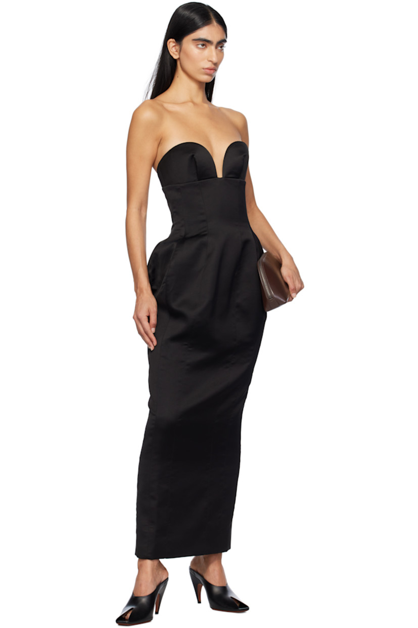 Polyester satin maxi dress.

· Sweetheart neck
· Boning at bodice
· Darts at front and back
· Concealed zip and hook-eye closure at back
· Central vent at back hem

Supplier color: Black