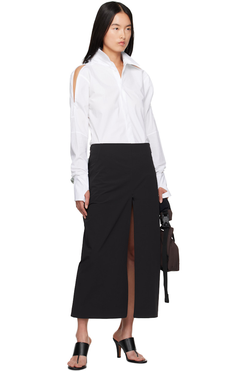 Stretch cotton poplin shirt.

· Bungee-style drawstring at stowaway hood
· Spread collar
· Button closure
· Shirttail hem
· Zip vent at shoulders
· Thumbhole at cuffs
· Zip vent at back yoke

Supplier color: White