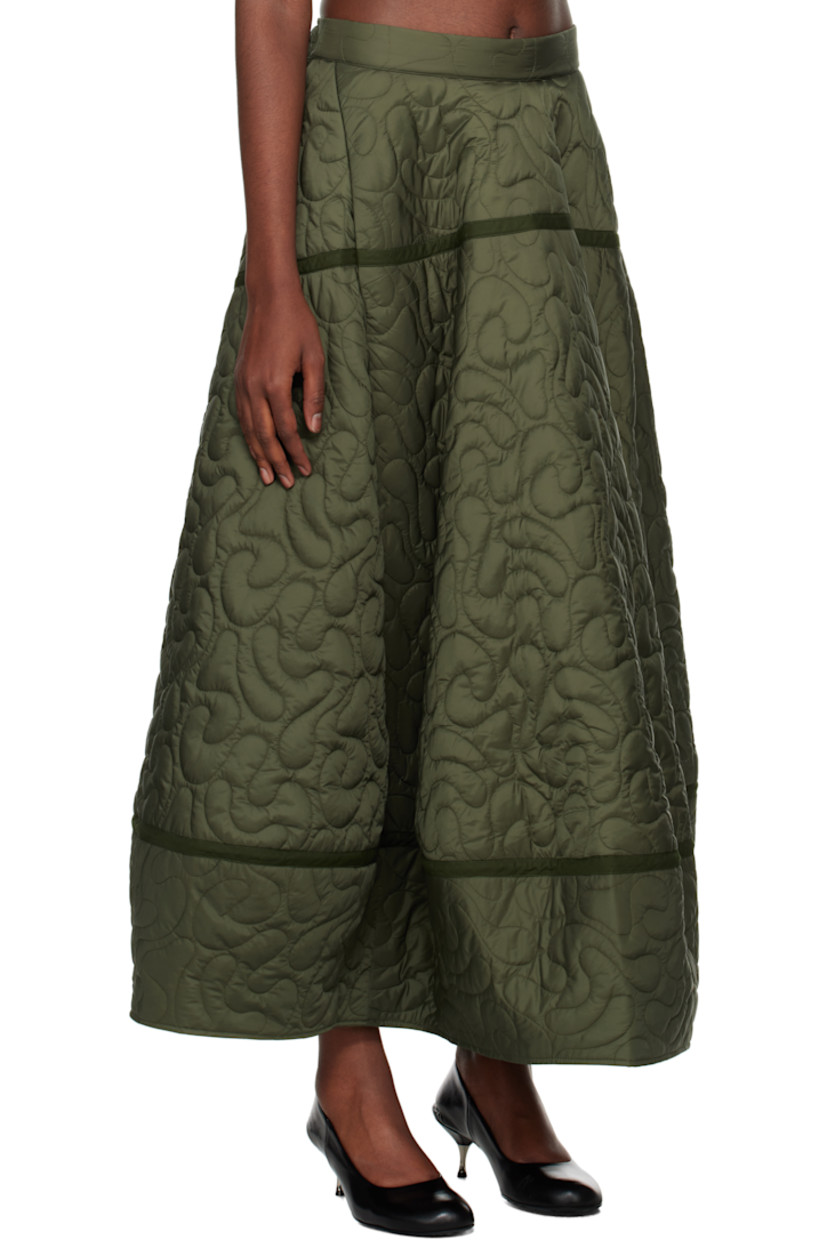 Padded and quilted nylon satin skirt.

· Partially elasticized waistband
· Two-pocket styling
· Flared hem
· Concealed zip closure at side seam
· Full cotton poplin lining

Supplier color: Contour quilt olive