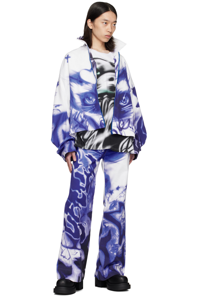 Bootcut non-stretch denim jeans. Graphic airbrushed throughout.

· Belt loops
· Four-pocket styling
· Zip-fly
· Contrast stitching in blue

Supplier color: White/Blue