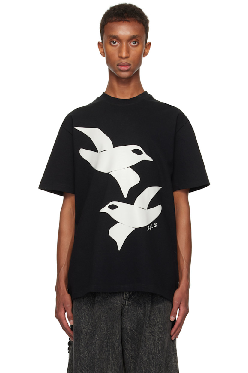 Heavyweight washed cotton jersey T-shirt.

· Rib-knit crewneck
· Graphic printed at front
· Text printed at back

Supplier color: Black