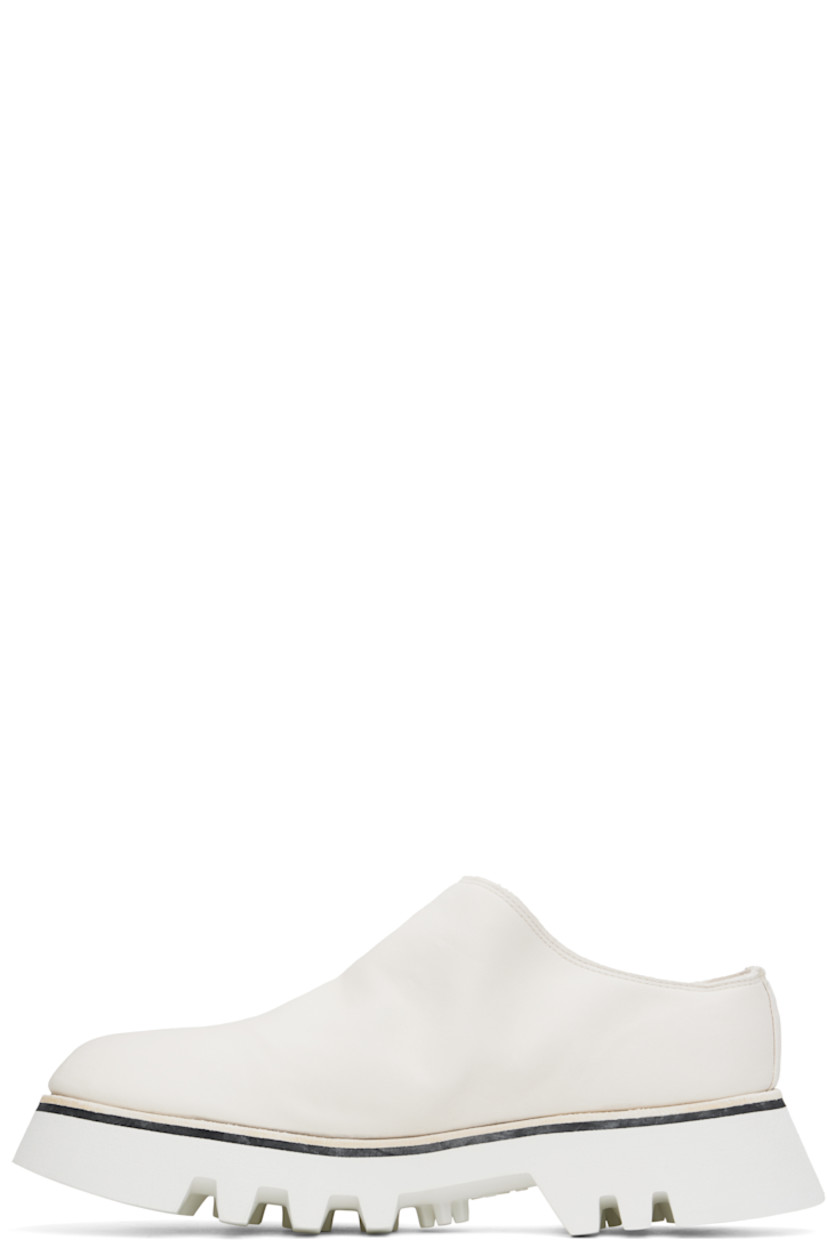 Grained horse leather slip-on loafers in white.

· Foam rubber platform midsole
· Treaded Vibram® Vi-Lite rubber sole
· Platform: H1.75"

Supplier color: White