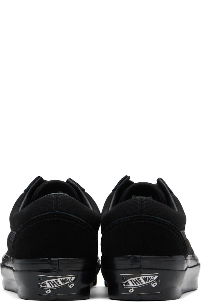 Low-top 8 oz canvas and suede sneakers in black.

· Lace-up closure
· Padded tongue and collar
· Grained leather Sidestripe™ at sides
· Padded Sola ADC foam footbed
· Buffed leather and canvas lining
· Rubberized logo patch at heel
· Treaded rubber sole

Supplier color: Black