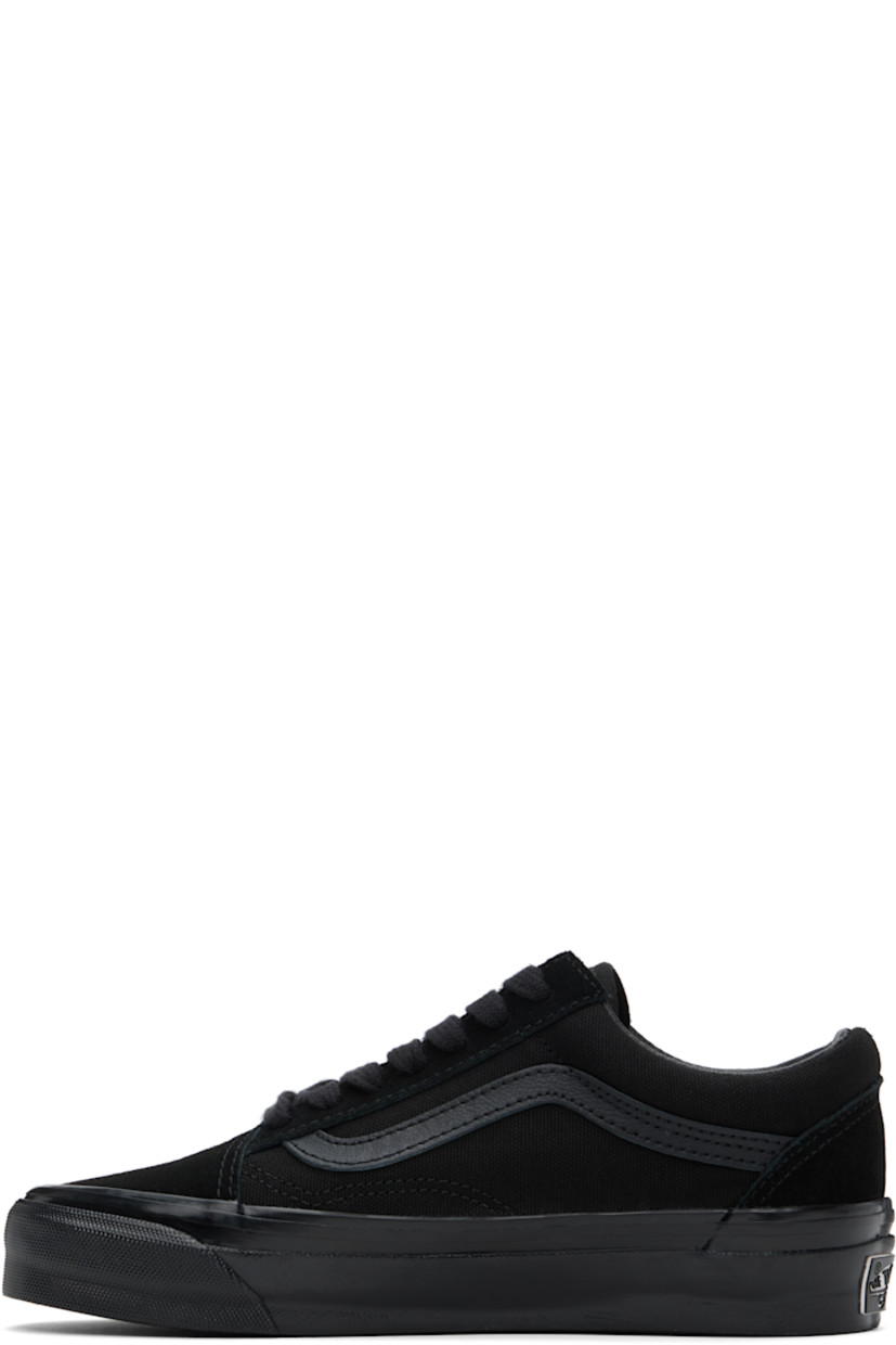 Low-top 8 oz canvas and suede sneakers in black.

· Lace-up closure
· Padded tongue and collar
· Grained leather Sidestripe™ at sides
· Padded Sola ADC foam footbed
· Buffed leather and canvas lining
· Rubberized logo patch at heel
· Treaded rubber sole

Supplier color: Black