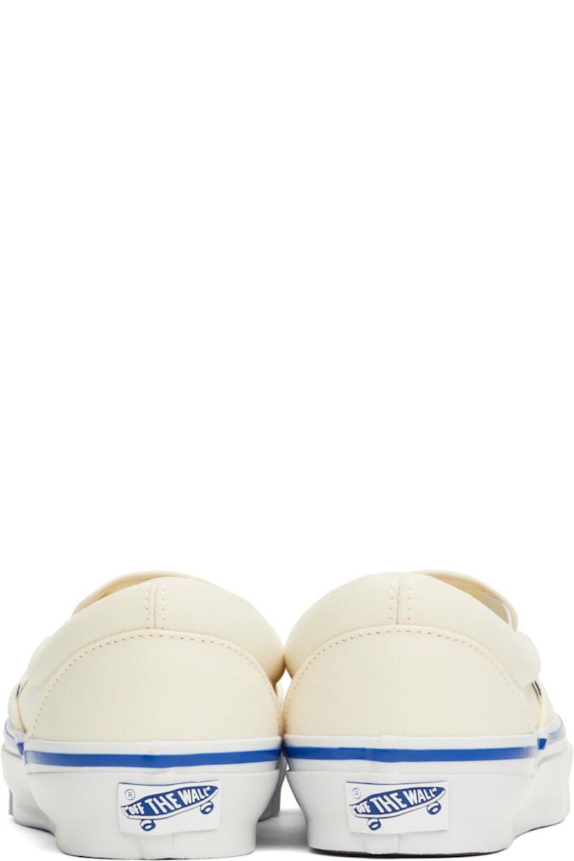 Low-top 8 oz canvas slip-on sneakers in off-white.

· Elasticized gussets at vamp
· Padded collar
· Logo flag at outer side
· Rubber logo patch at heel
· Partial grained leather and canvas lining
· Textured rubber midsole
· Treaded rubber sole

Supplier color: Lx off white