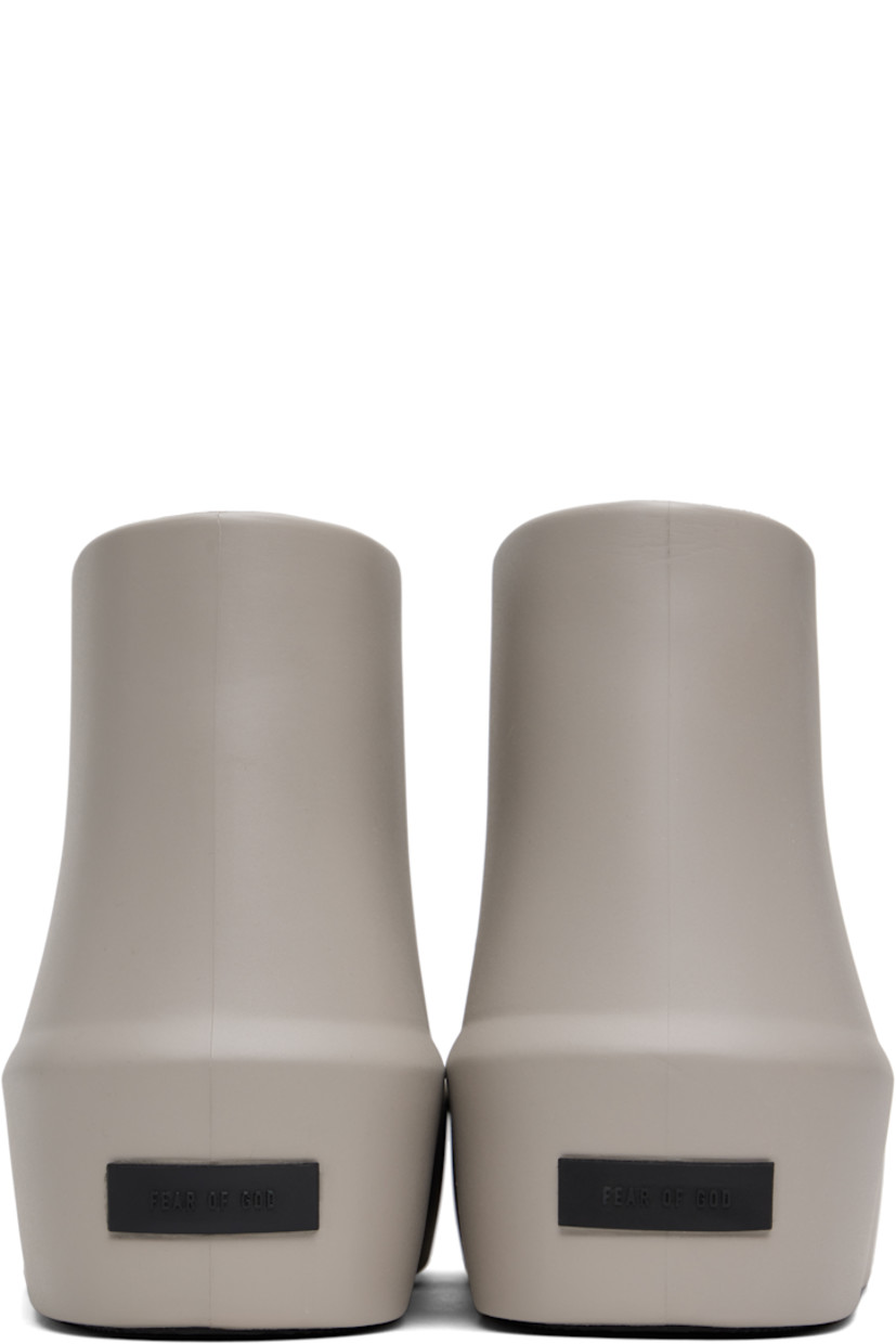Ankle-high foam rubber boots in gray. 

· Rubberized logo patch at heel counter
· Removable logo-embossed buffed leather insole
· Treaded XL Extralight® rubber outsole

Supplier color: Concrete
